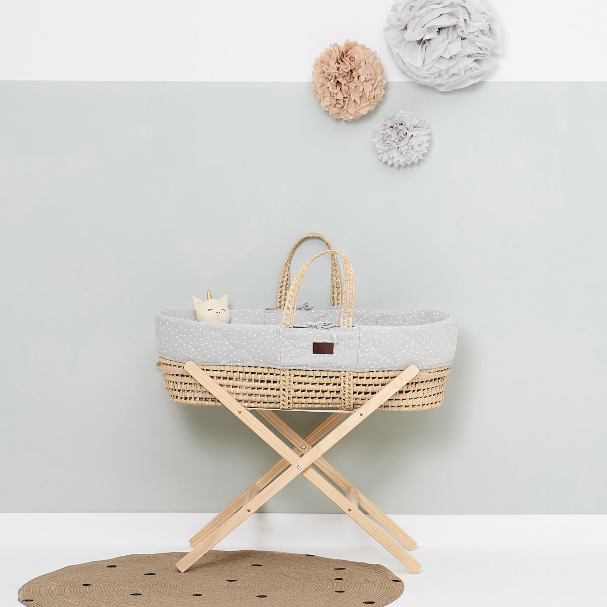 The Little Green Sheep Organic Quilted Moses Basket Set inc Natural mattress Quilted Dove Rice - Hola BB