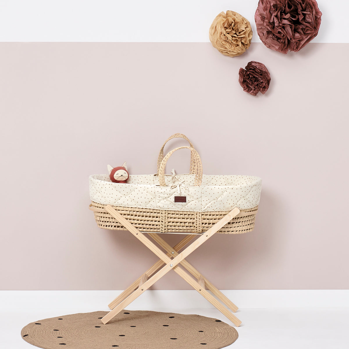 The Little Green Sheep Organic Quilted Moses Basket Set inc Natural mattress Quilted Linen Rice - Hola BB