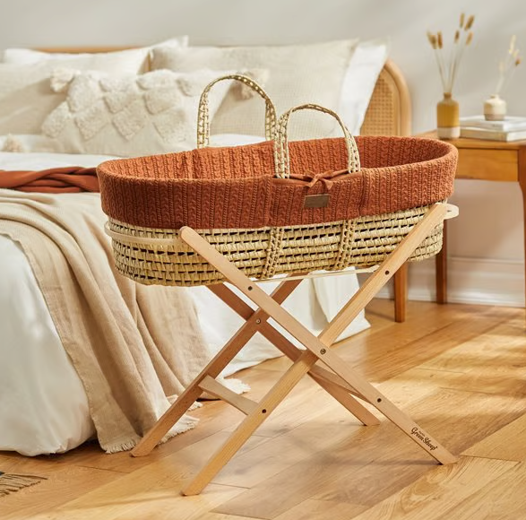 The Little Green Sheep Organic Knitted Moses Basket Set inc Natural mattress - New Edition Knitted Terracotta - Hola BB